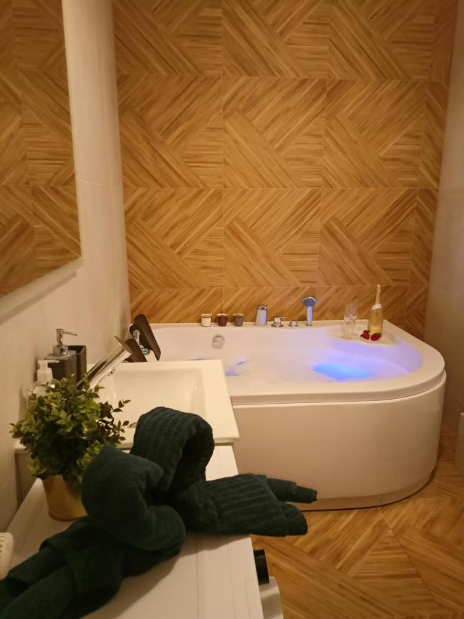 Apartament Z Sauna I Jacuzzi Apartment Радом Екстериор снимка