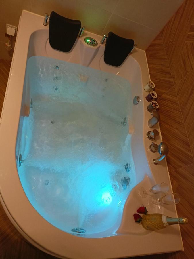 Apartament Z Sauna I Jacuzzi Apartment Радом Екстериор снимка